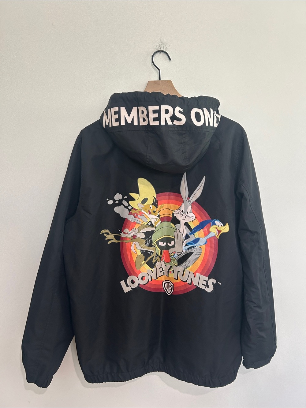 Members Only x Looney Tunes‎ Black Hooded Pullover Windbreaker Size Large EUC